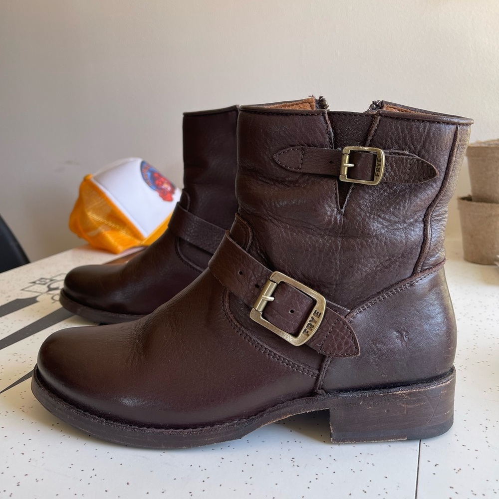 New! Brown Frye boots